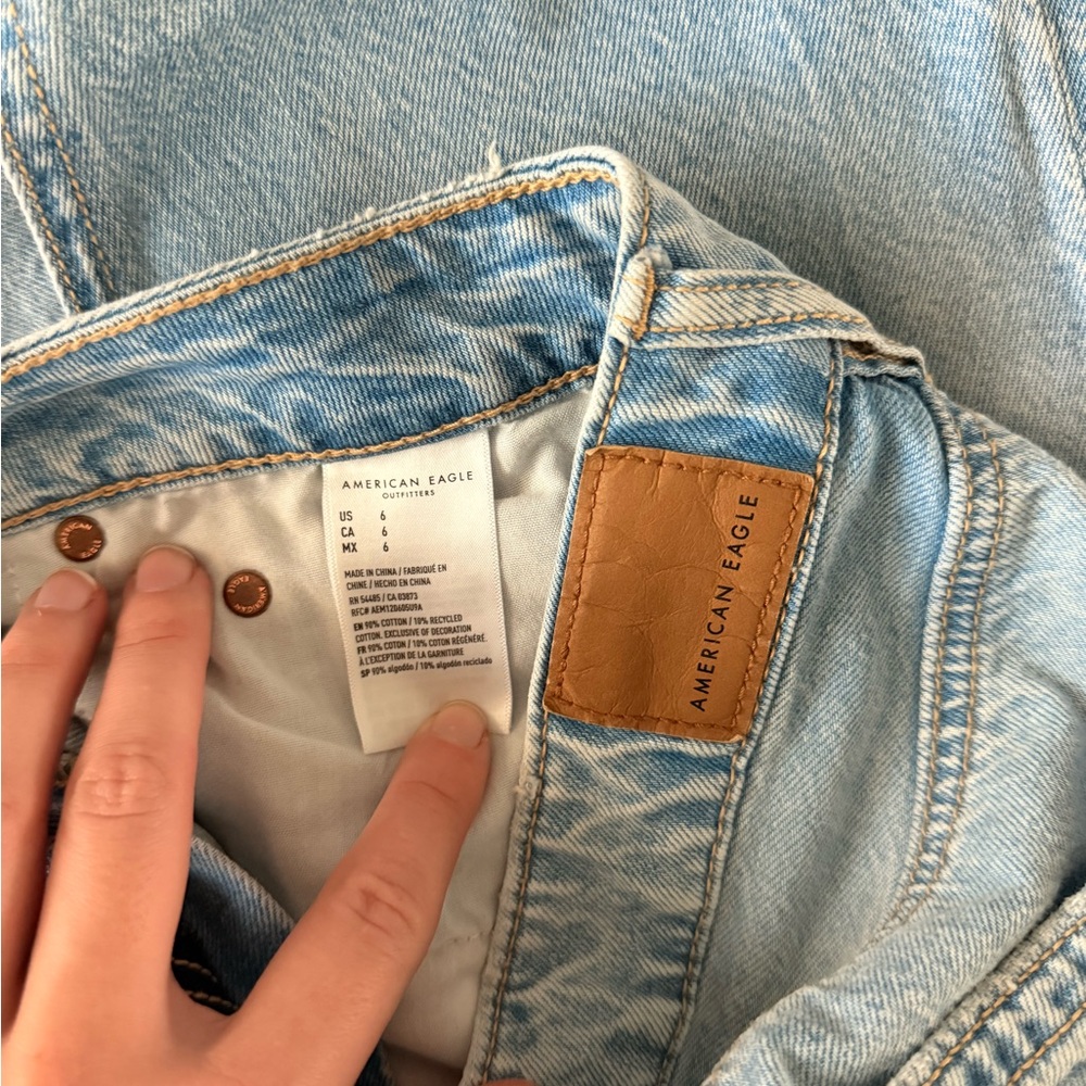 American Eagle Outfitters Light Blue Low Rise Jeans - Picture 4 of 4